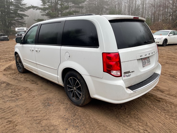 2017-dodge-grand-caravan-gt-image-3
