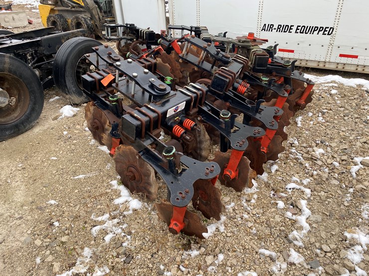 #8482-•-(7)-contour-king-vertical-till-injector-units-(new-holstein,-wi)-image-1