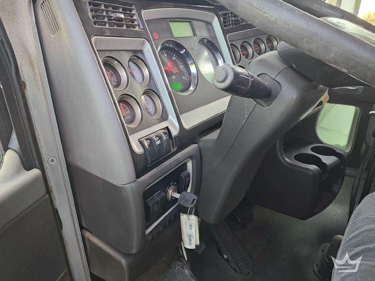 2012-kenworth-t660-image-18