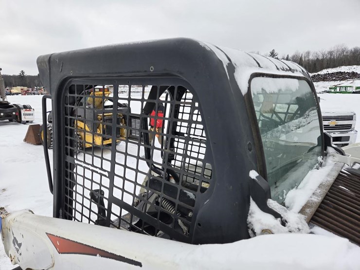 2017-bobcat-t750-image-29