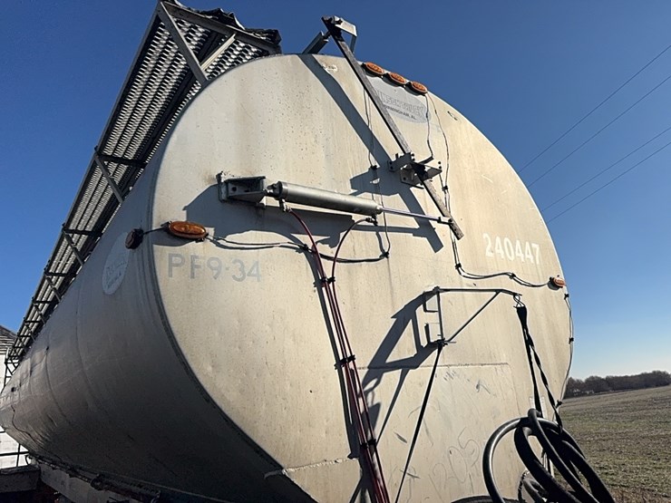 1997-pinson-aluminum-feed-delivery-trailer,-spring-suspension,-8-compartments,-*1p9ab3821vp255492*-image-21