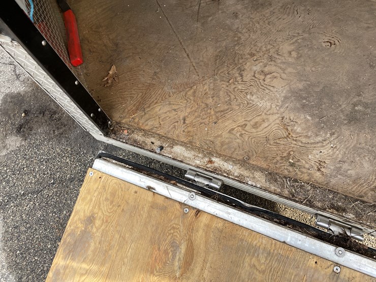 #1397-•-2001-karavan-expedition-trailer-(no-title)-(of)-image-34