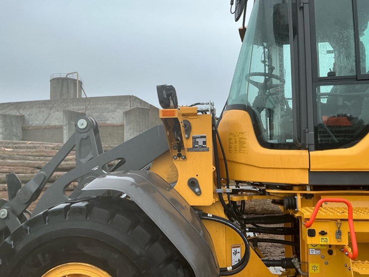 2022-volvo-l60h-image-51