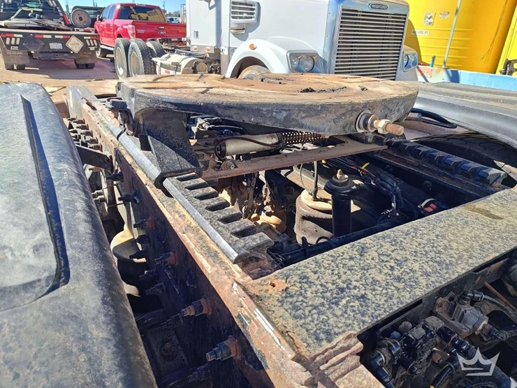 2018-peterbilt-389-image-46