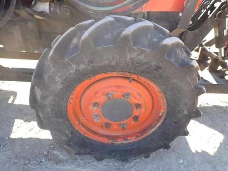 2011-kubota-m7040d-image-61