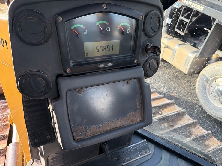 2015-caterpillar-d6k2-image-26