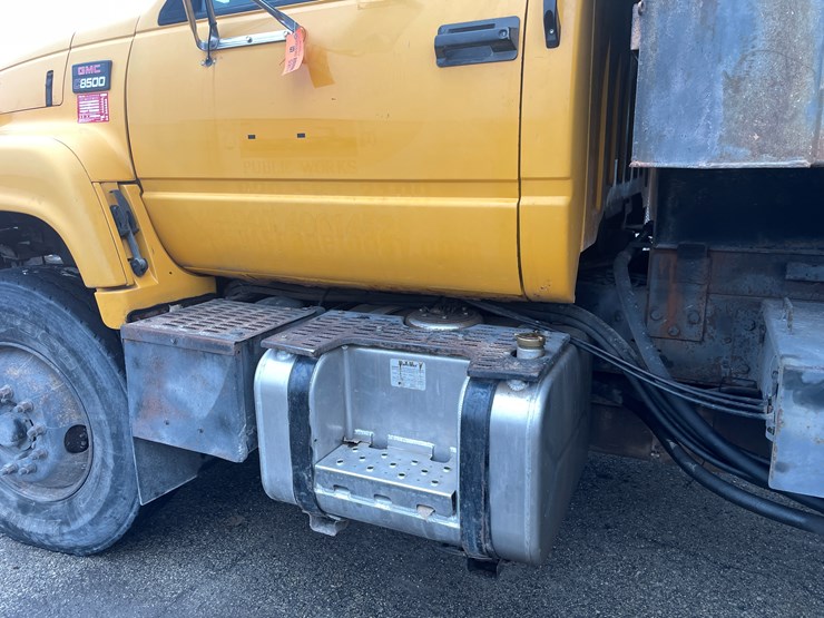 2001-gmc-topkick-image-16