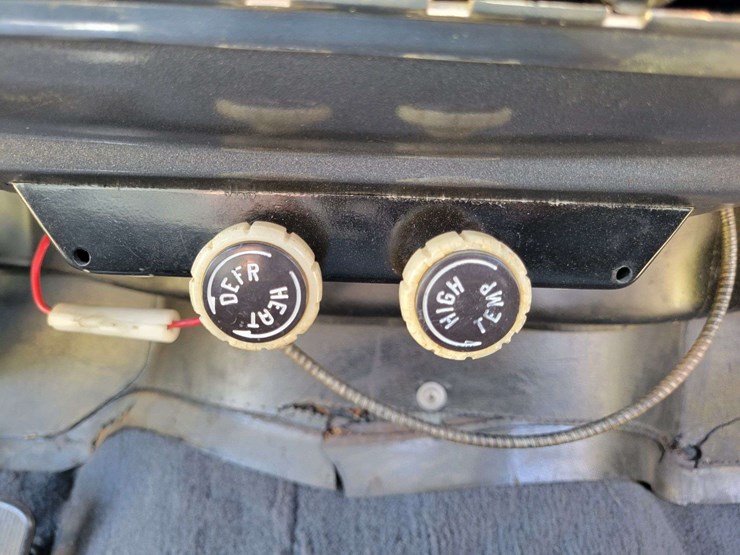 1948-packard-sedan-image-27