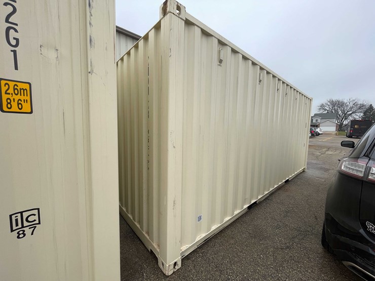 #1400-•-20'-shipping-container-(of)-image-4