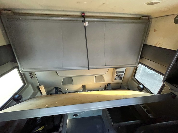 #200-•-2016-international-semi-tractor-(title-in-delay)-(denmark,-wi)-image-57