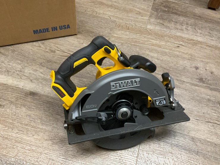 #106-•-dewalt-cordless-circular-saw-image-3
