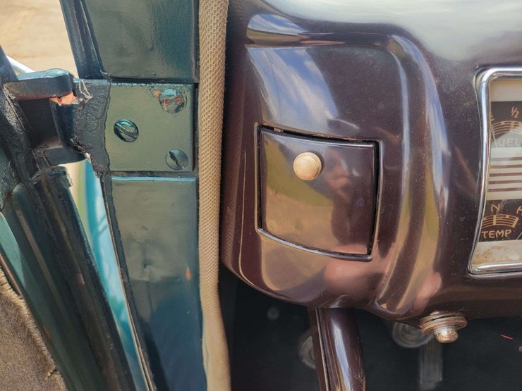 1940-ford-sedan-image-75