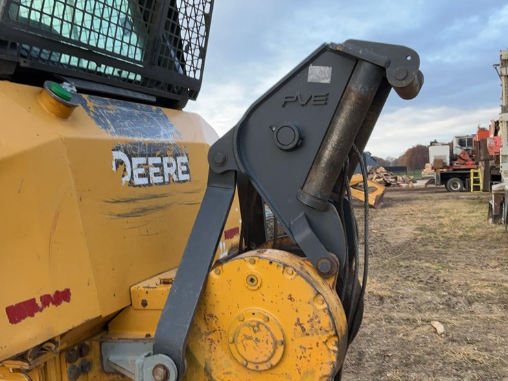 2016-deere-700k-image-38