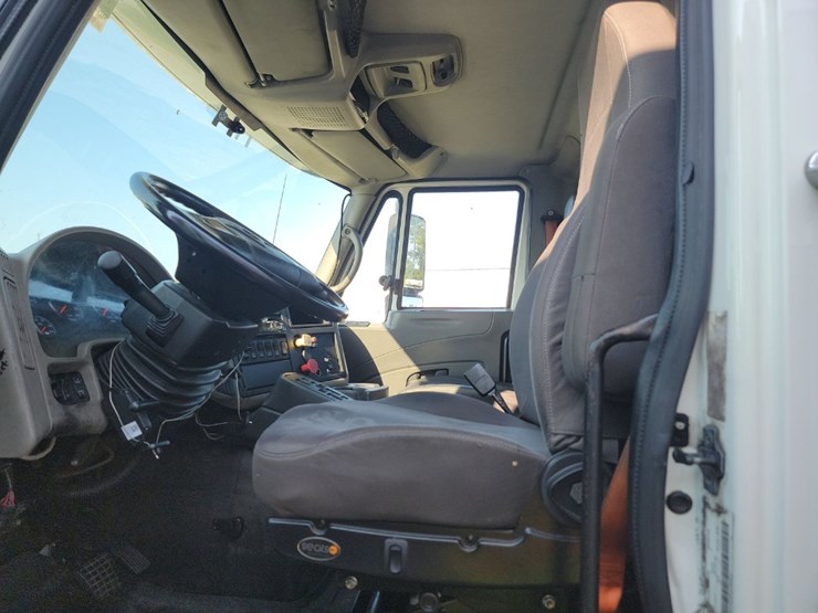2009-international-8600-image-9
