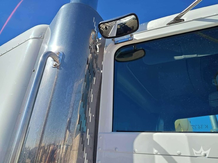 2018-peterbilt-389-image-35