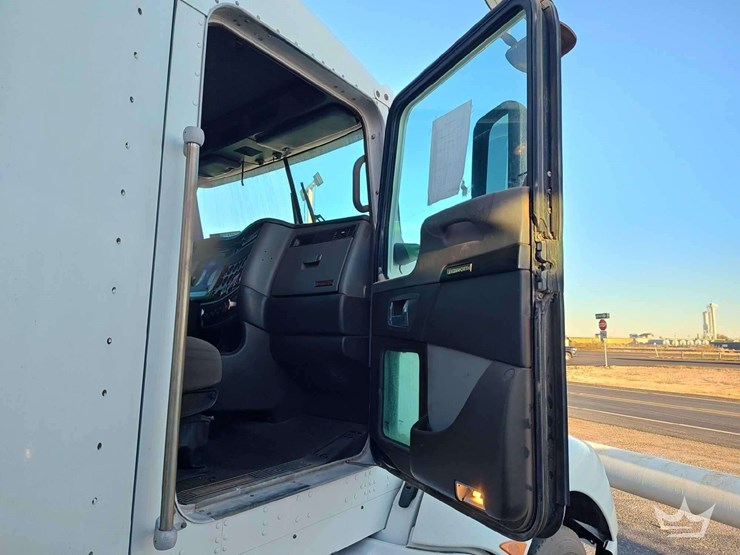 2012-kenworth-t660-image-9