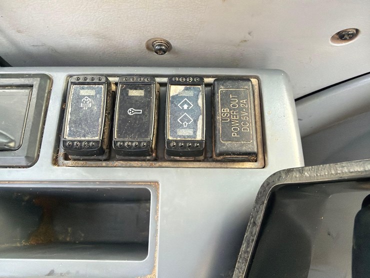 2019-deere-350g-lc-image-35