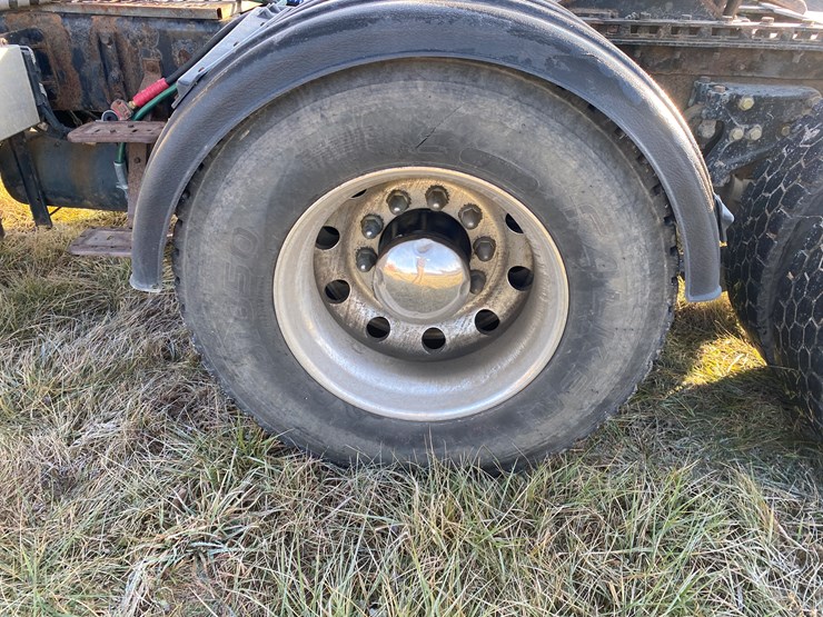 #1012-•-2013-peterbilt-tandem-axle-day-cab-semi-(has-wi-title)-(colfax,-wi)-image-19