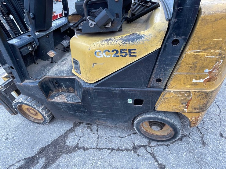 #1396-•-forklift-(o3)-image-10