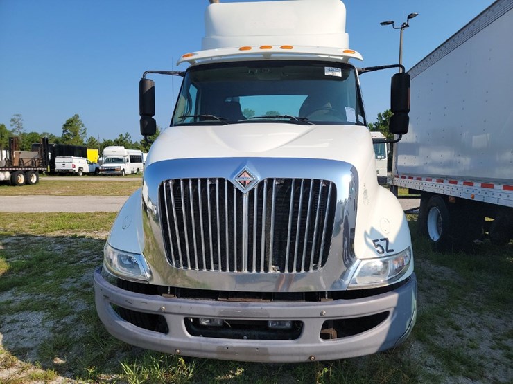 2009-international-8600-image-2
