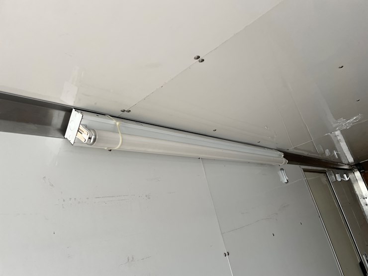 #1397-•-2001-karavan-expedition-trailer-(no-title)-(of)-image-43