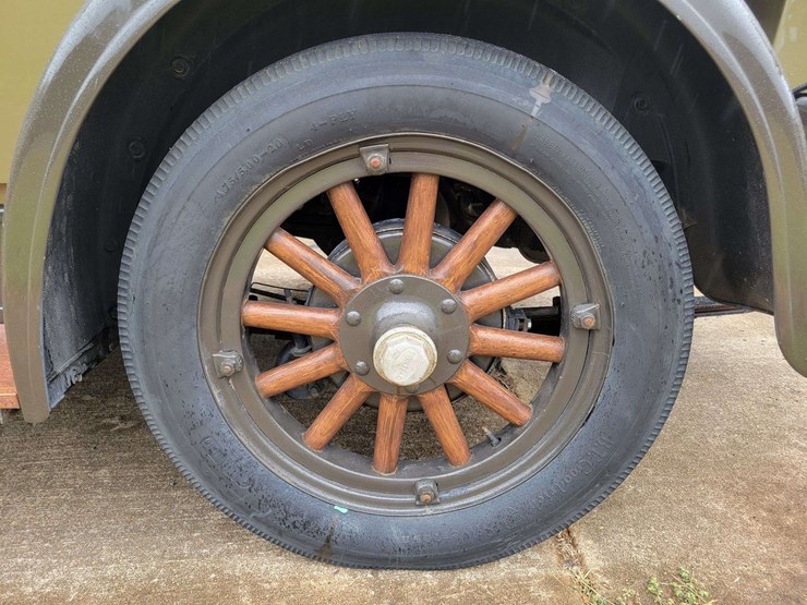 1928-pontiac-sedan-image-100