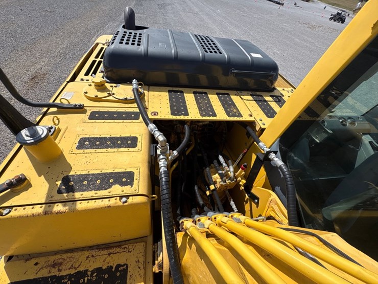 2010-komatsu-pc200-lc-8-image-7