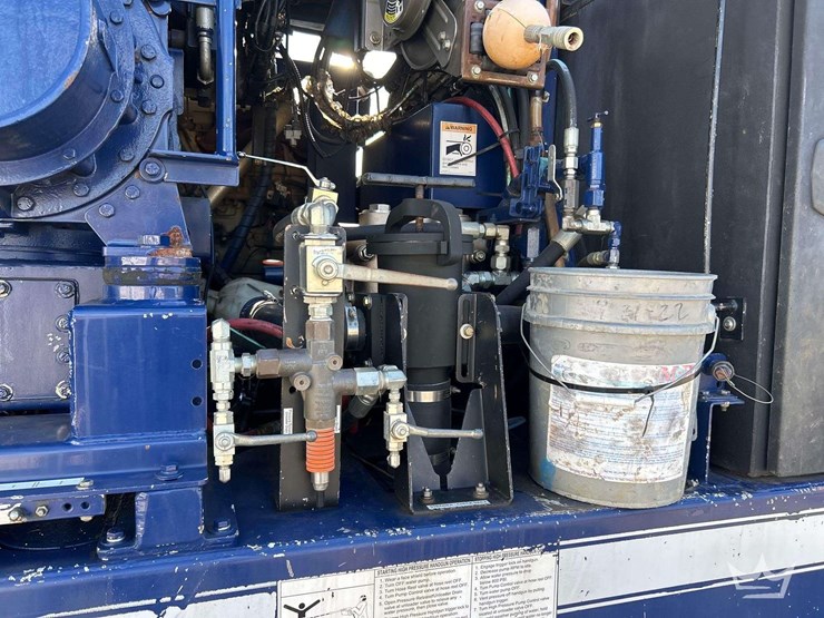 2015-peterbilt-348-image-27