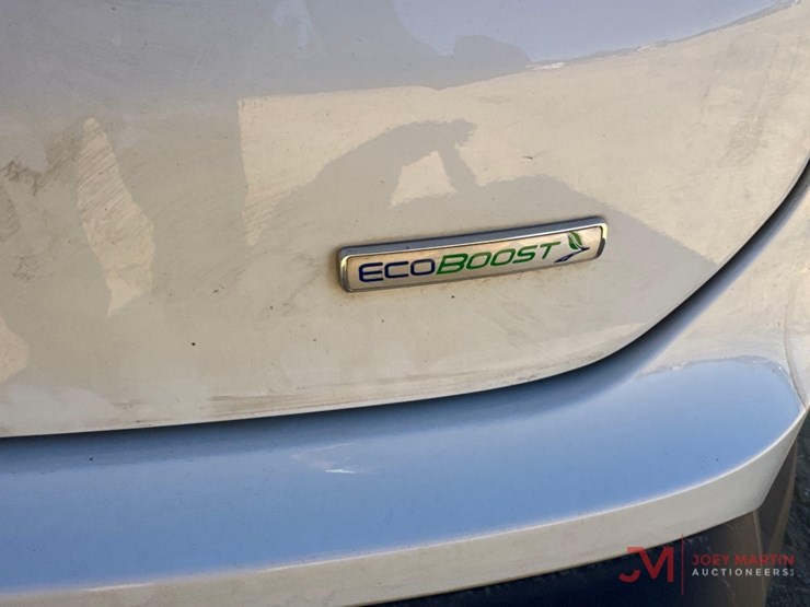 2020-ford-edge-se-image-12