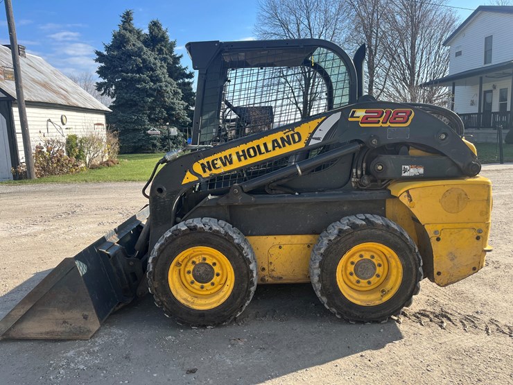 2014-new-holland-l218-image-1