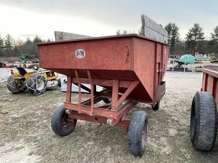 j&m-gravity-box-on-running-gear-image-5