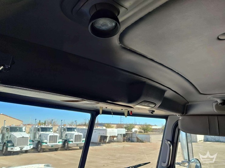 2018-peterbilt-389-image-49