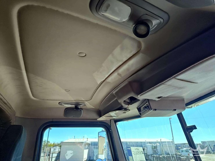 2014-peterbilt-388-image-26