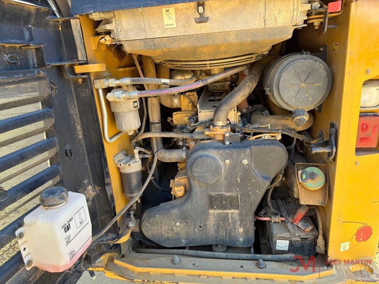 2017-caterpillar-299d2-image-10