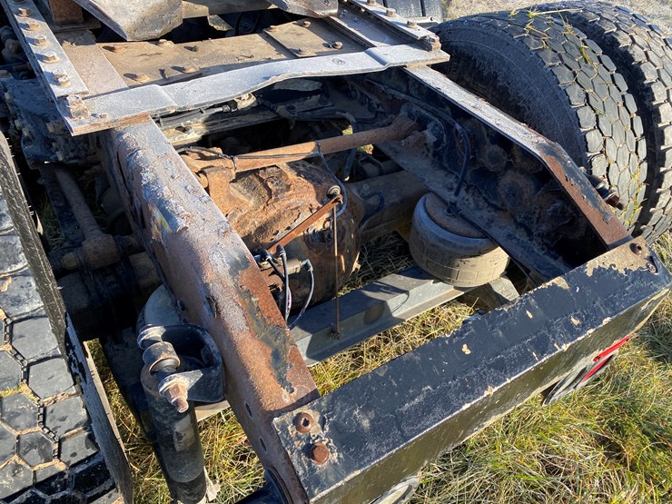 #1012-•-2013-peterbilt-tandem-axle-day-cab-semi-(has-wi-title)-(colfax,-wi)-image-24