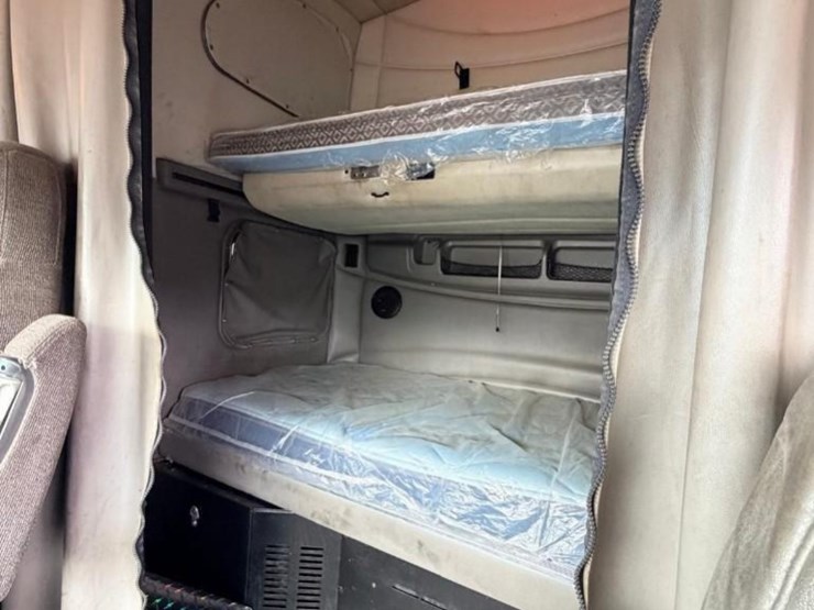 2014-peterbilt-587-image-20