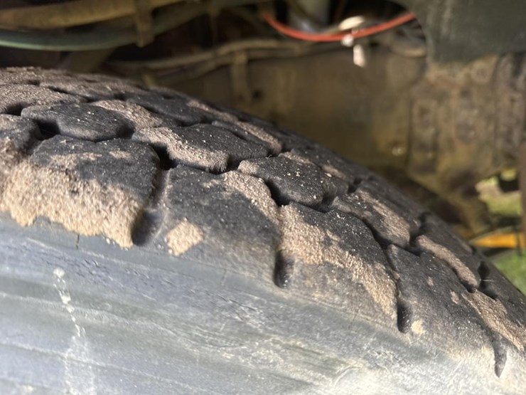 2001-caterpillar-c12-image-66