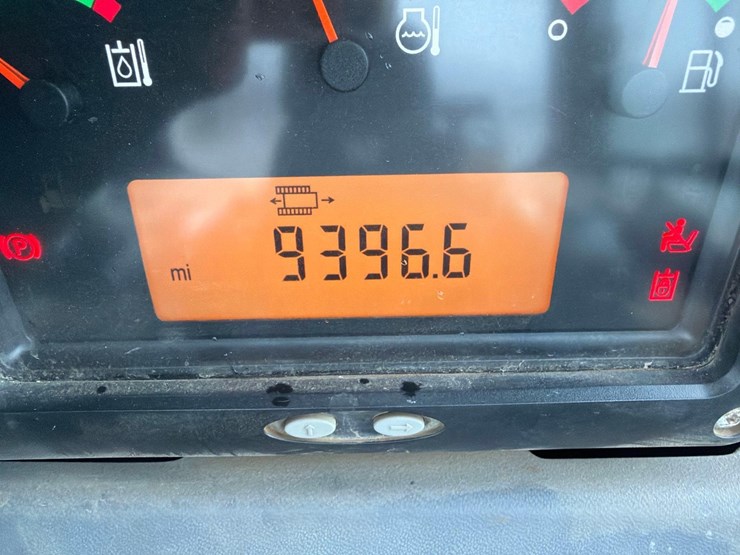 2015-caterpillar-d6k2-image-27