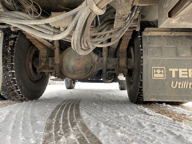 #236-•-2015-international-bucket-truck-(has-wi-title)(mosinee,-wi)-image-48