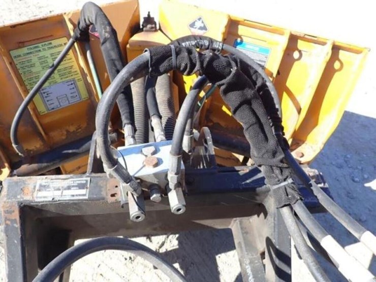 2011-kubota-m7040d-image-50