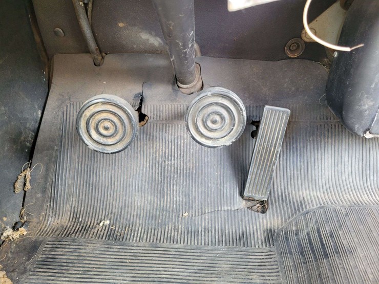 1948-ford-sedan-image-69