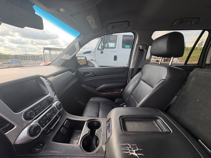 2018-chevrolet-tahoe-lt-image-14