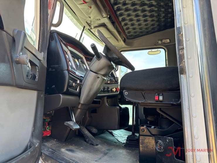 2007-kenworth-w900-image-16