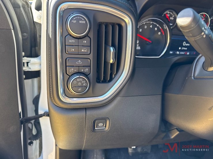 2022-chevrolet-silverado-1500-lt-image-38