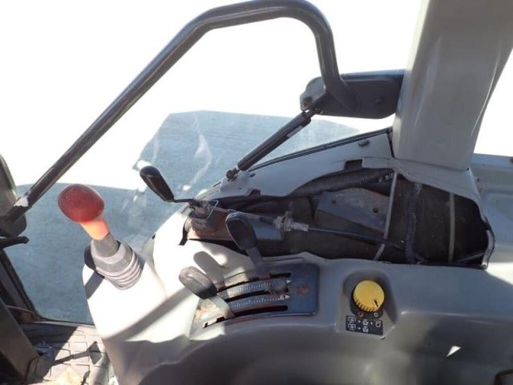 2008-kubota-m7040d-image-20