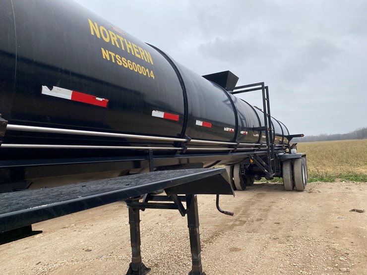 #1030-•-2014-northern-6000-gallon-semi-manure-tanker-trailer(has-wi-title)-(kewaunee,-wi)-image-24