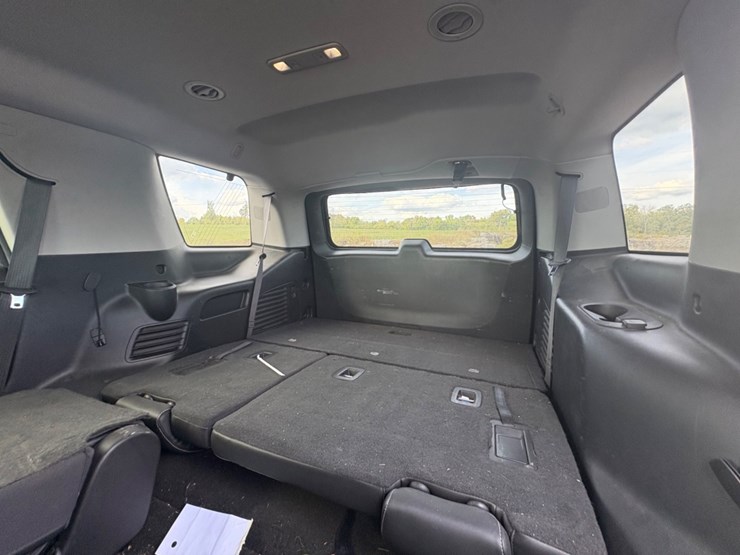 2018-chevrolet-tahoe-lt-image-11