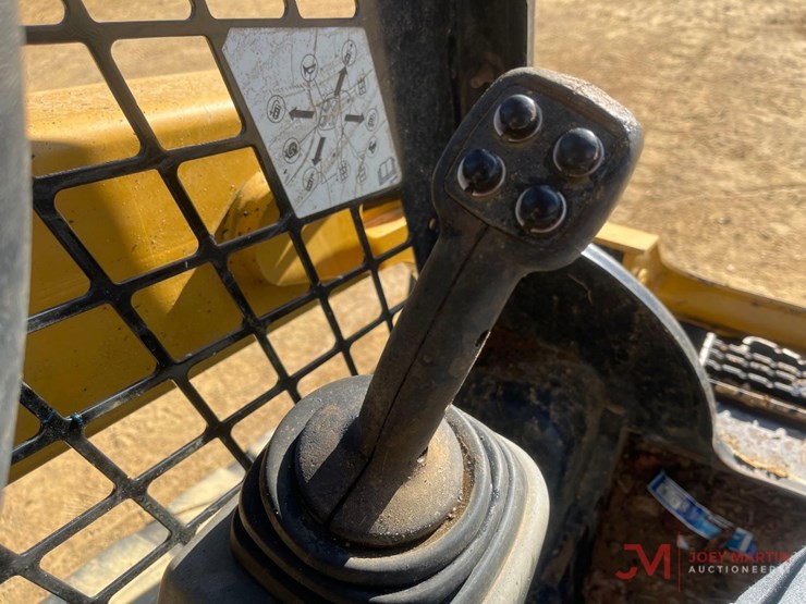 2015-caterpillar-259d-image-18