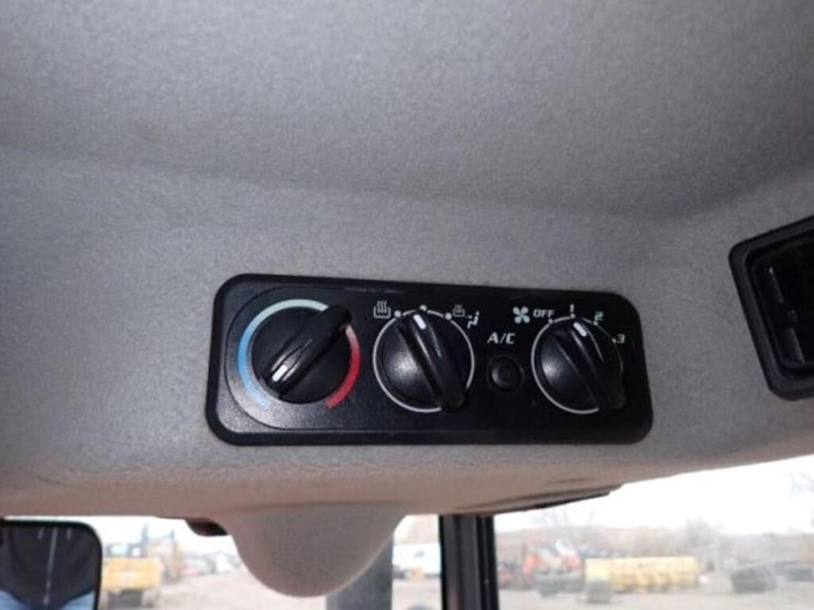 2017-kubota-b2650hsd-image-21