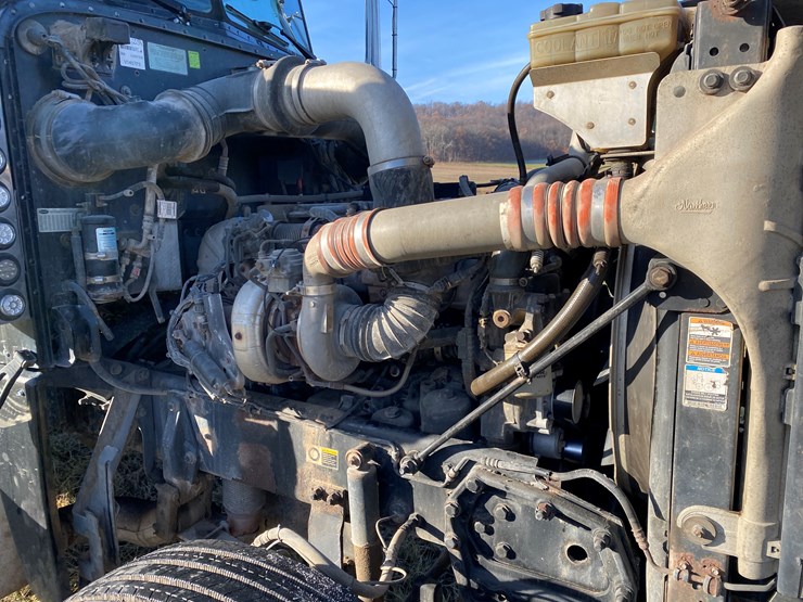 #1012-•-2013-peterbilt-tandem-axle-day-cab-semi-(has-wi-title)-(colfax,-wi)-image-46